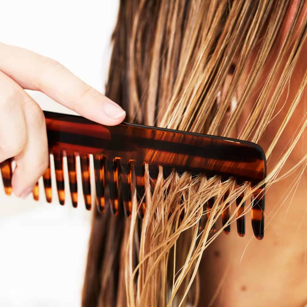 Combing with Unite 7Seconds Detangler