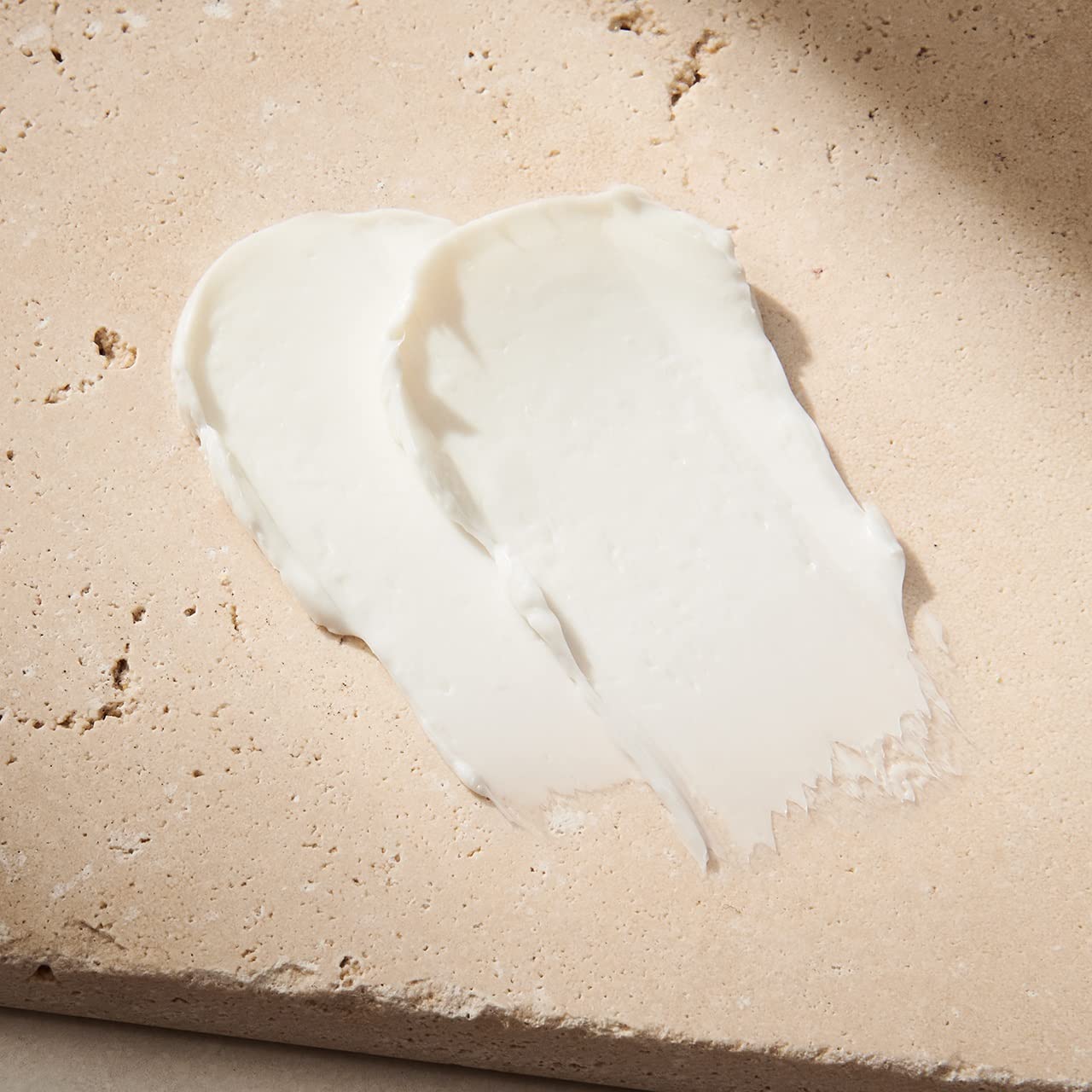 Unite Conundrum Paste Styling Cream product texture