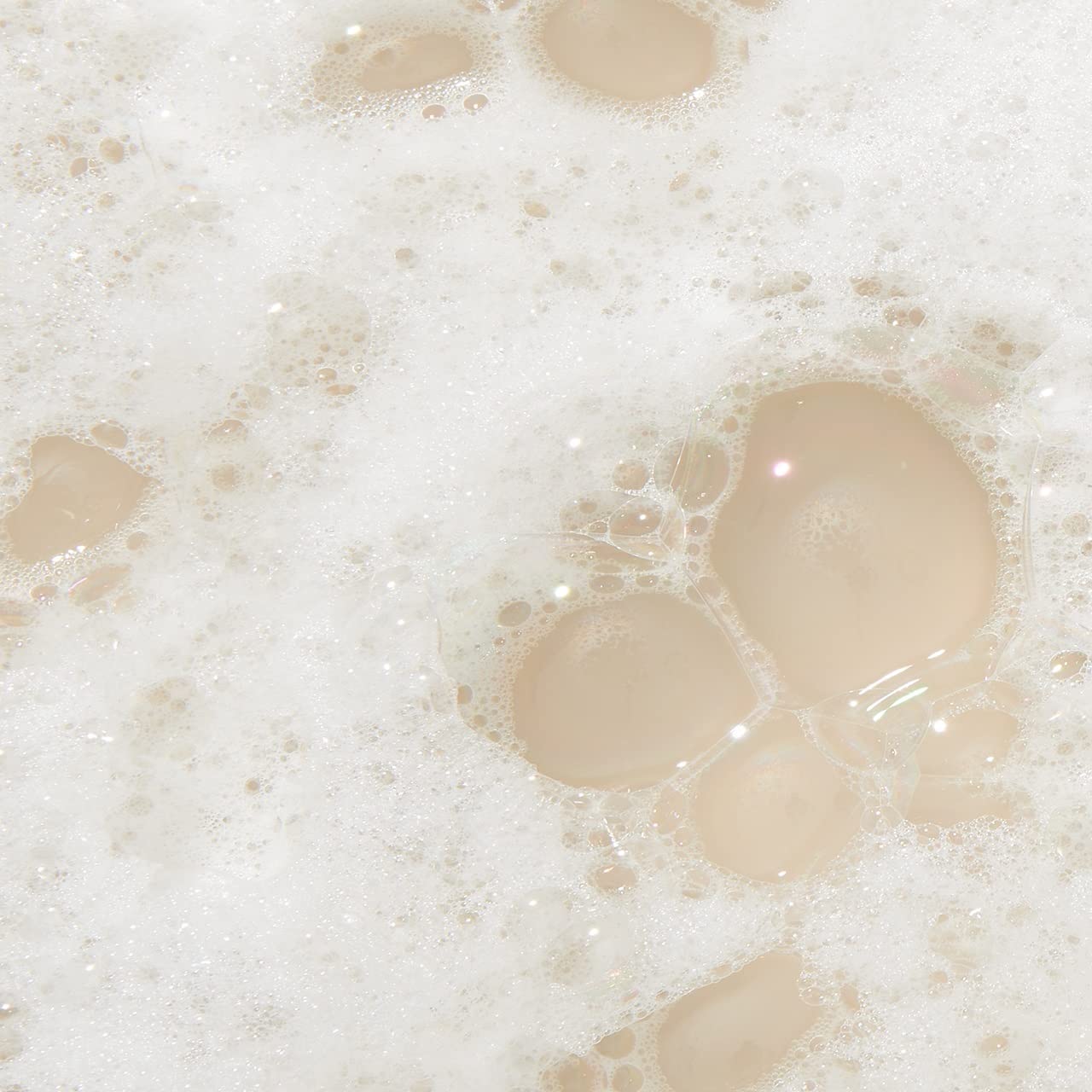 Unite Weekender Clarifying Shampoo product texture
