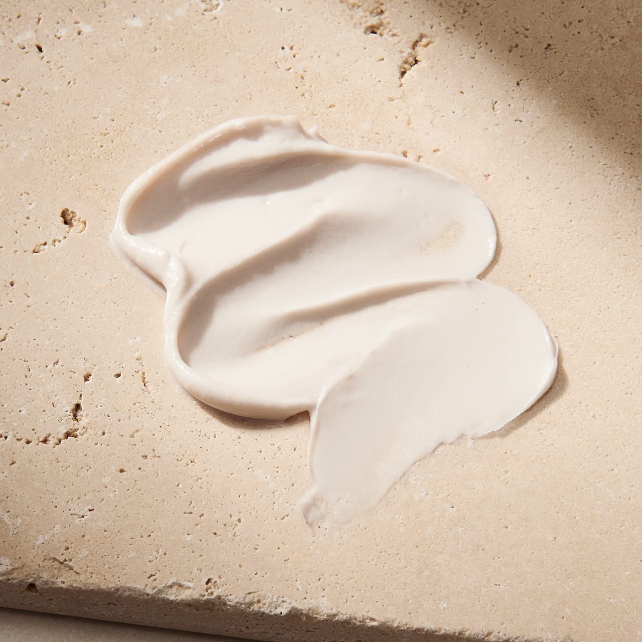 Unite Second Day Finishing Cream product texture
